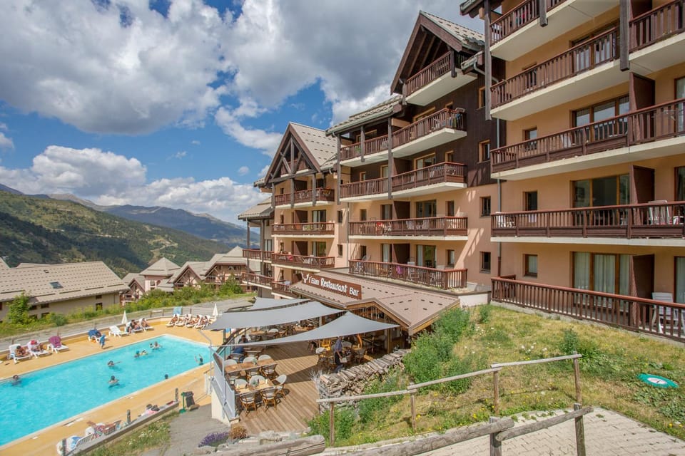 Property building, Nearby landmark, Spring, Day, Natural landscape, View (from property/room), Balcony/Terrace, Evening entertainment, Mountain view, Pool view, Swimming pool, sunbed