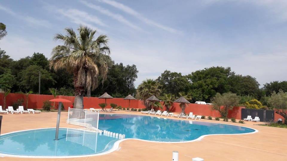 Swimming pool, Swimming pool
