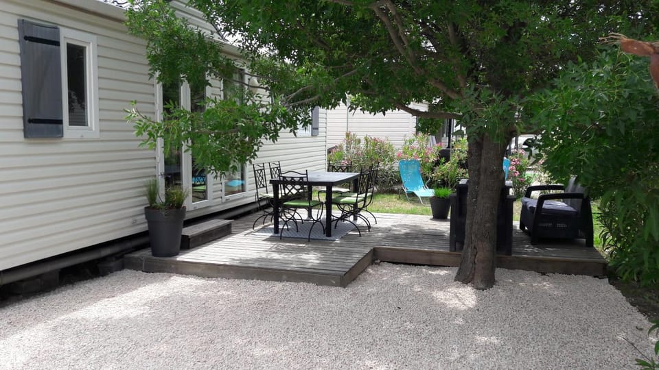 Patio, Facade/entrance