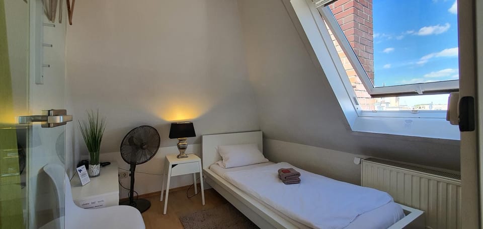 Photo of the whole room, Bedroom