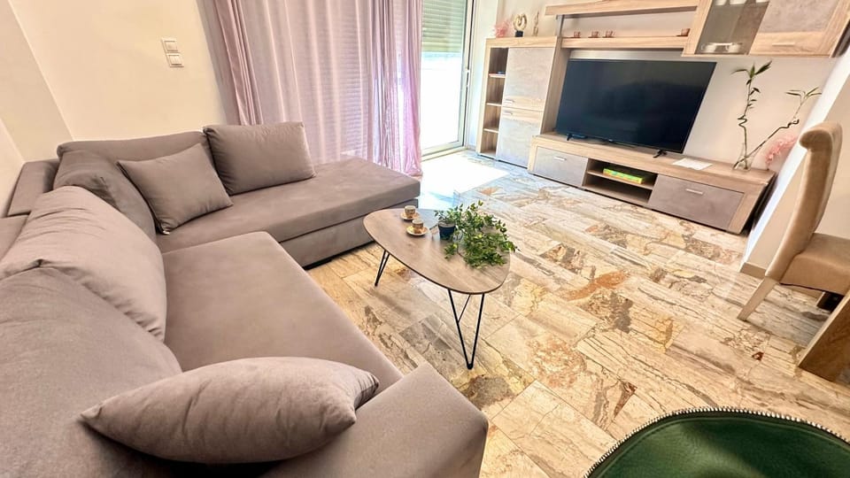 Acropolis Modern Apartments free parking,free pet hosting,Netflix Apartment in Athens