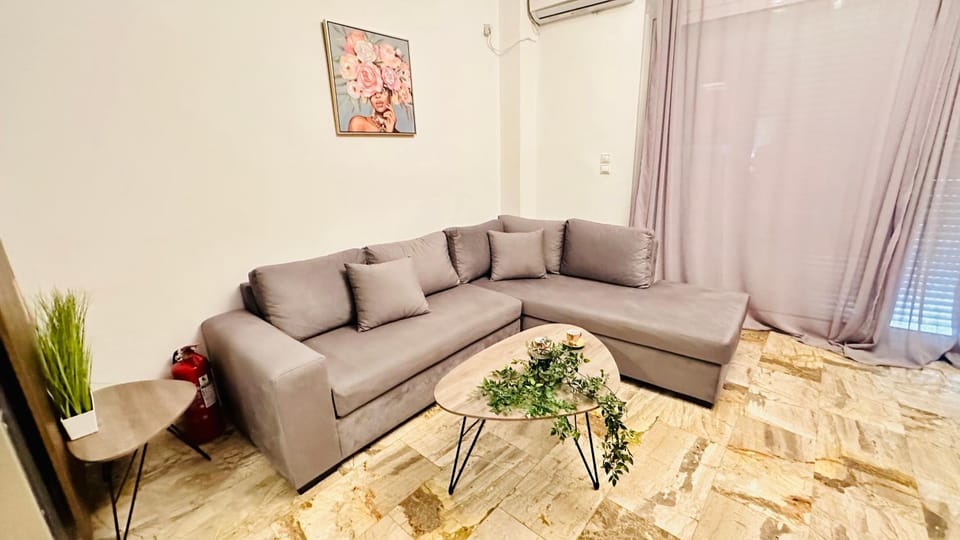 Acropolis Modern Apartments free parking,free pet hosting,Netflix Apartment in Athens