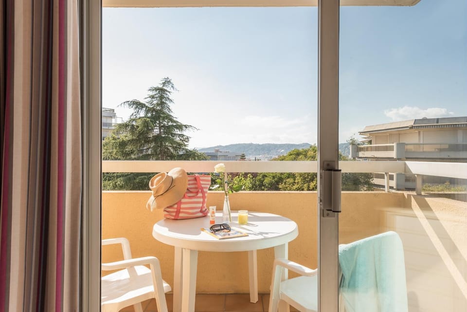Patio, Day, Natural landscape, View (from property/room), Balcony/Terrace, Living room, Seating area, Dining area, Mountain view, Sea view