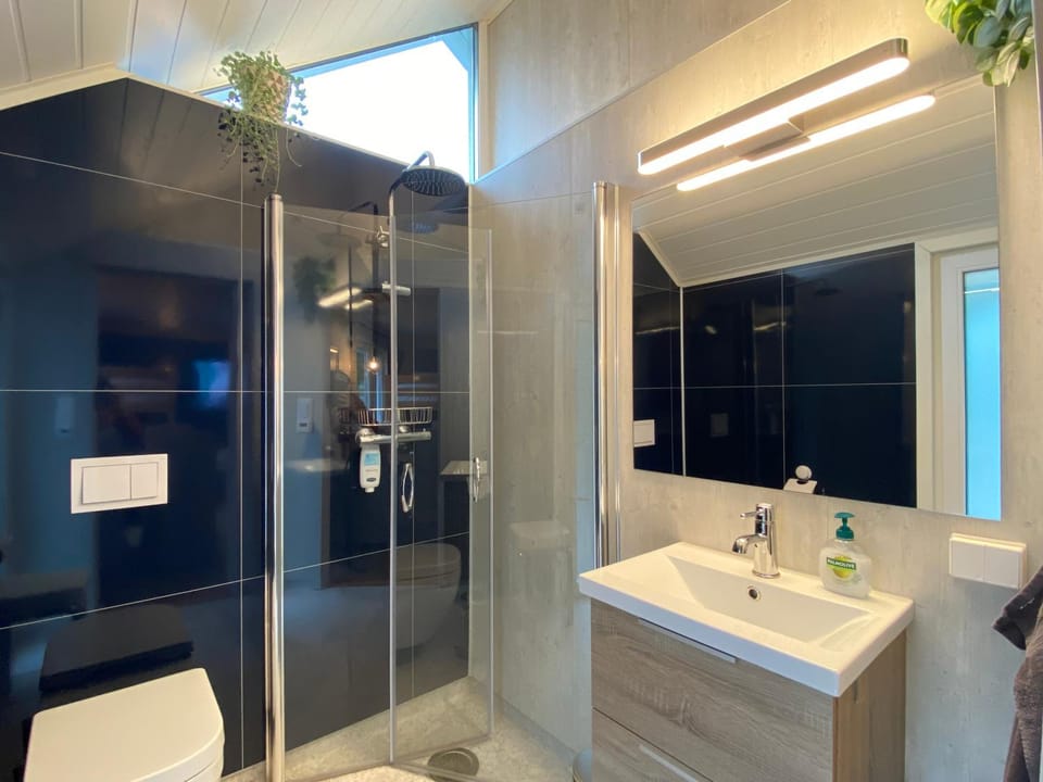 Shower, Bathroom, towels