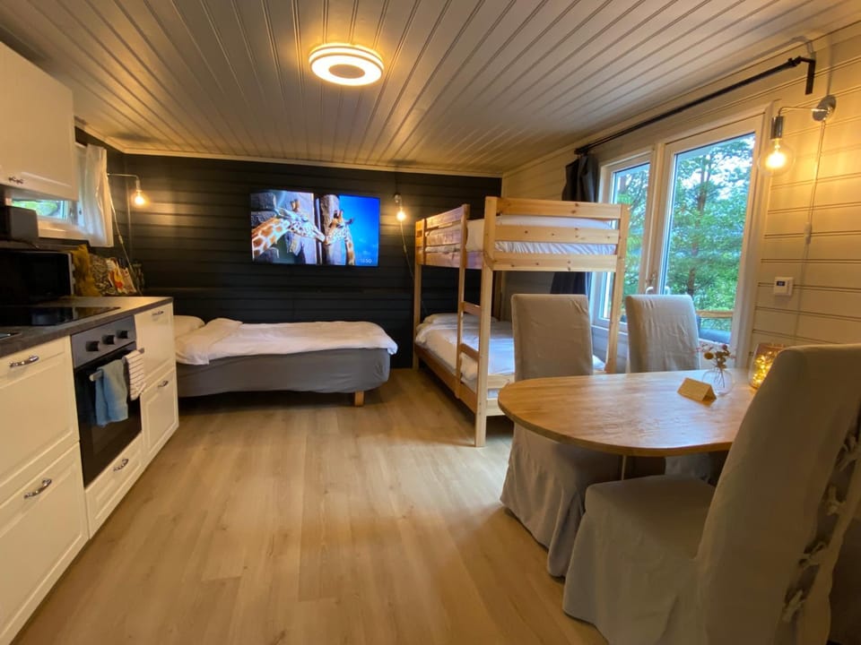 Bed, Dining area