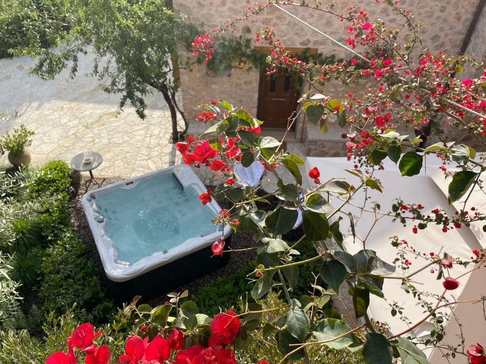 Property building, Hot Tub