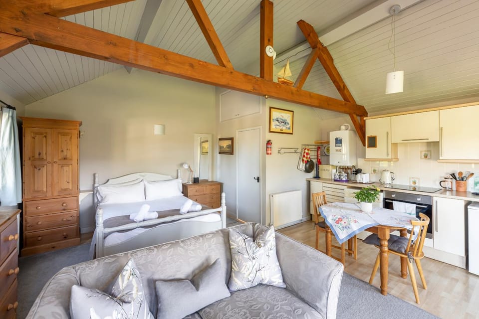 Bed, Living room, Bedroom