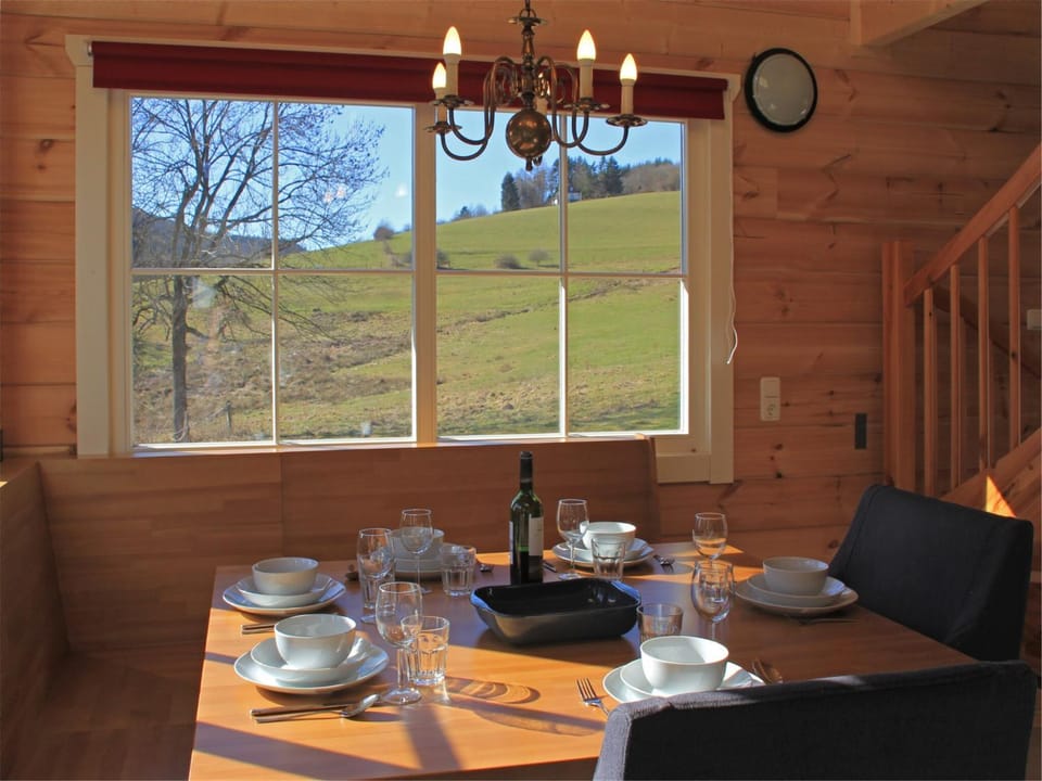 Neighbourhood, Dining area