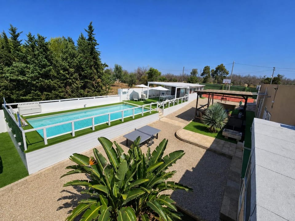 Property building, Bird's eye view, View (from property/room), Photo of the whole room, Garden view, Garden view, Swimming pool, Breakfast, Inner courtyard view