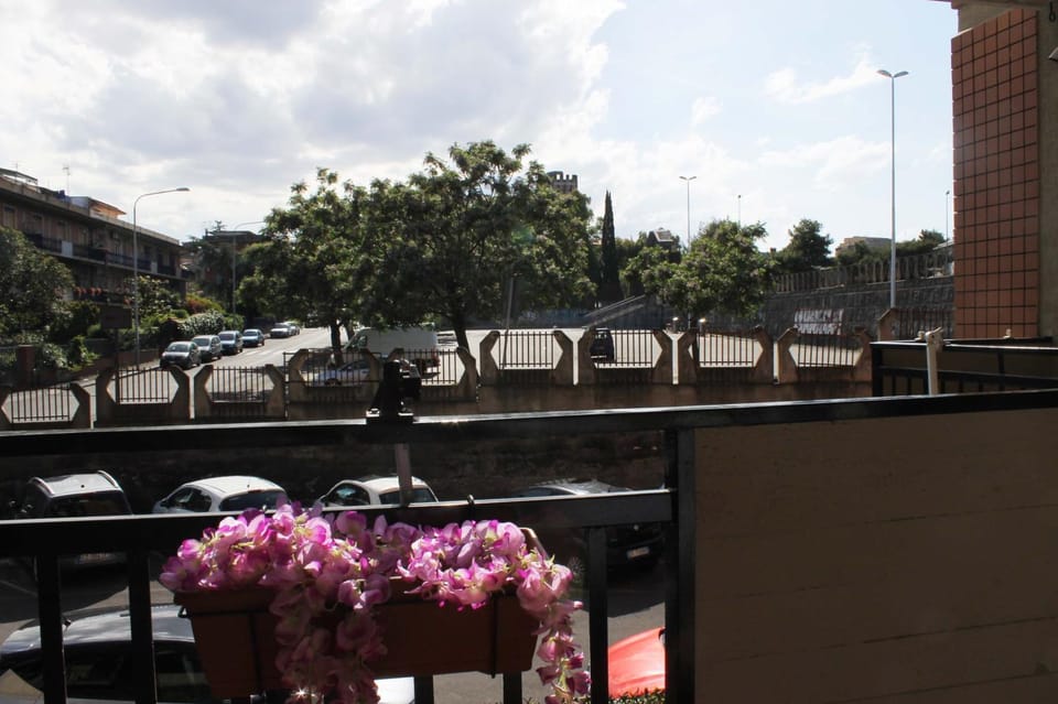 Property building, Balcony/Terrace, Street view