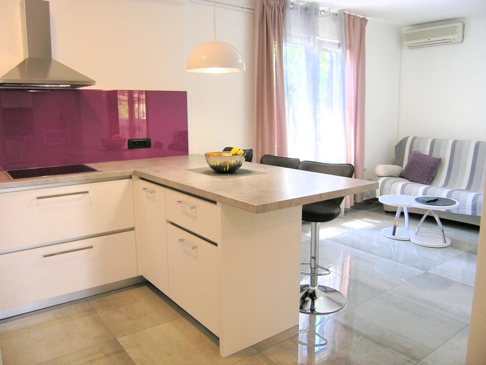Dining area, Communal kitchen