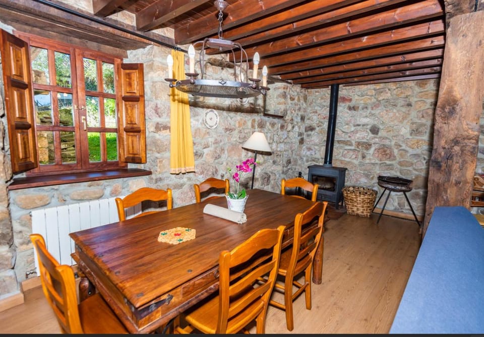 Kitchen or kitchenette, Living room, Seating area, Dining area, fireplace