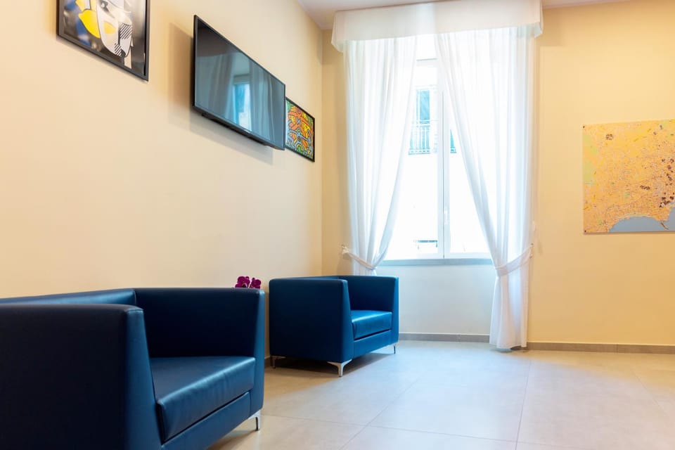 Communal lounge/ TV room, Seating area, hair dresser