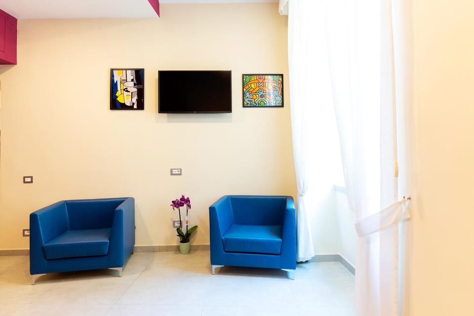 Communal lounge/ TV room, Seating area, hair dresser