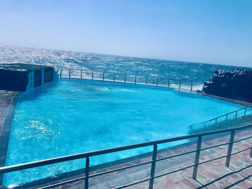 Day, Natural landscape, Street view, Swimming pool, Swimming pool