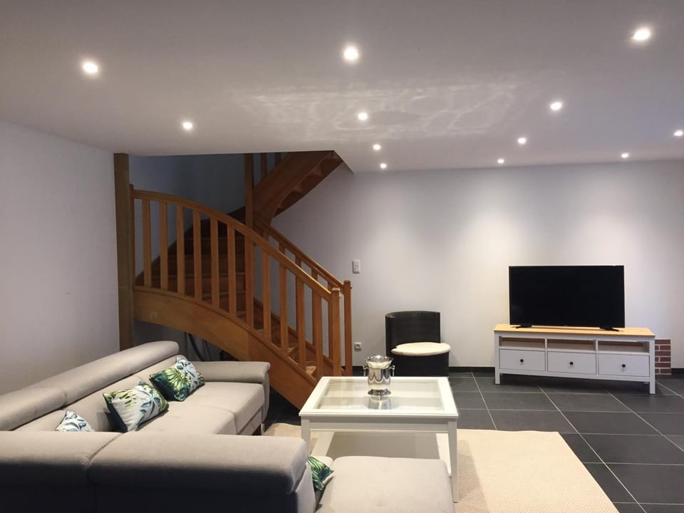 TV and multimedia, Living room, Lounge or bar