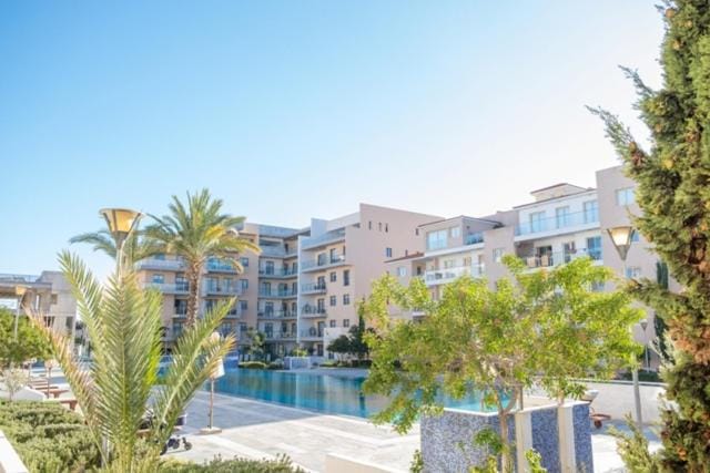 Property building, Garden view, Pool view, Swimming pool