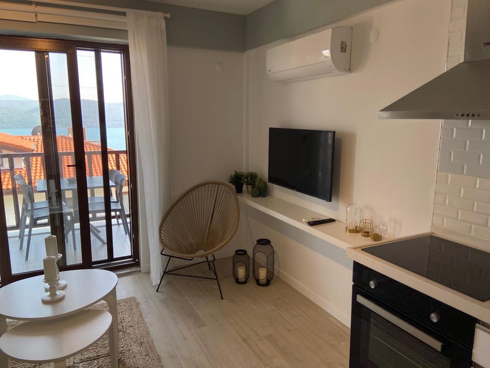 TV and multimedia, Balcony/Terrace, Living room