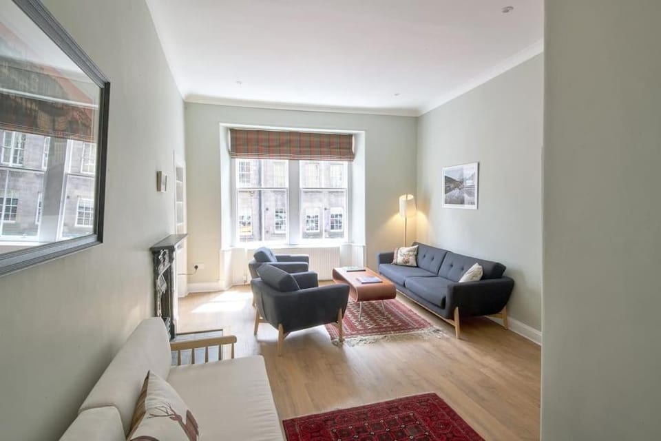 High Street - modern Scandi design apartment in the heart of the old town! Apartment in Edinburgh