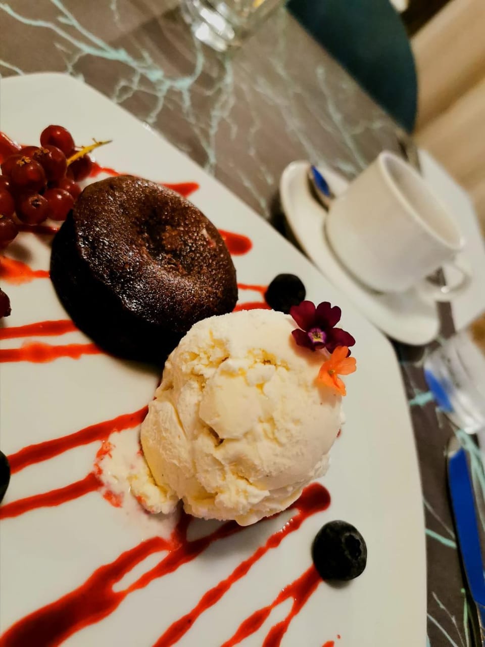 Coffee/tea facilities, Lounge or bar, Food and drinks, Food, Drinks