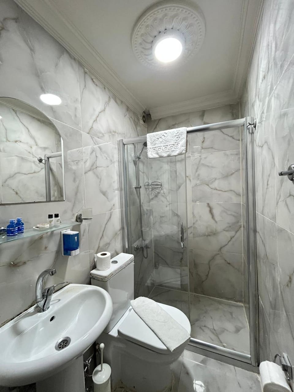 Shower, Toilet, Bathroom, towels