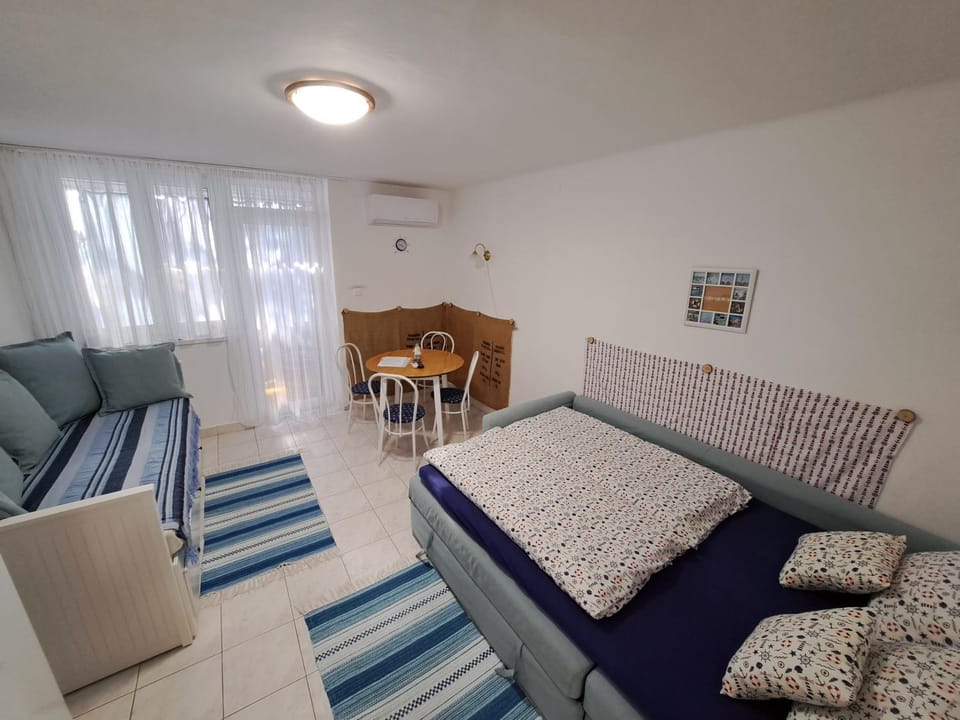 Balcony/Terrace, Photo of the whole room, locker, air conditioner