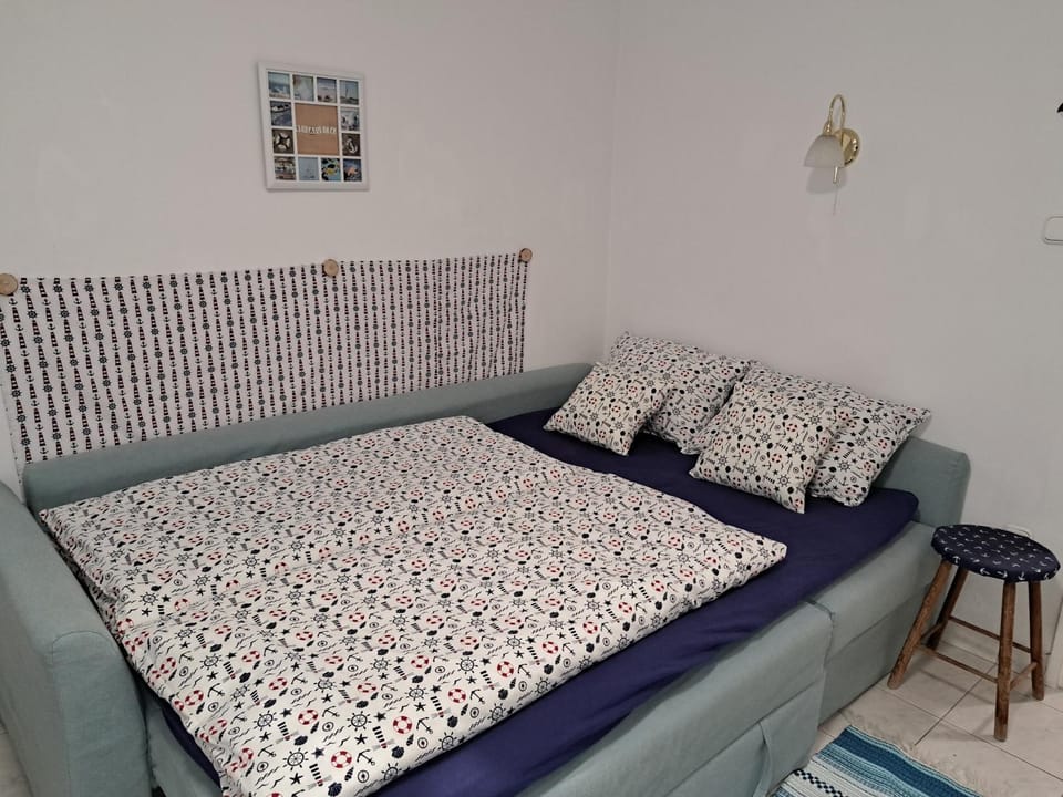Bed, Living room, Photo of the whole room, Bedroom