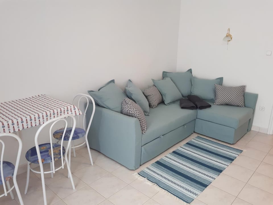 Bed, Living room, Seating area