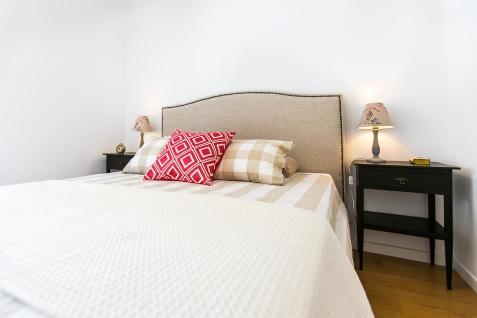 Belem! Charming 2 Bedroom Apartment w terrace, Wifi & free street parking Apartment in Lisbon