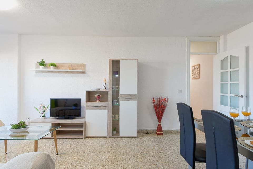 LUMINOSO APARTAMENTO/ 5 MINUTOS DE LA PLAYA Apartment in Malaga