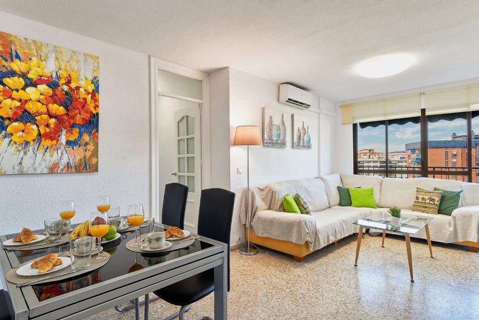 LUMINOSO APARTAMENTO/ 5 MINUTOS DE LA PLAYA Apartment in Malaga