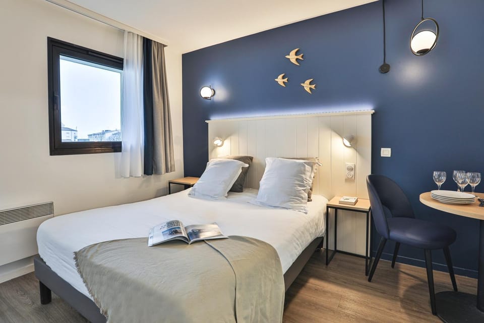 Bed, Day, Bedroom