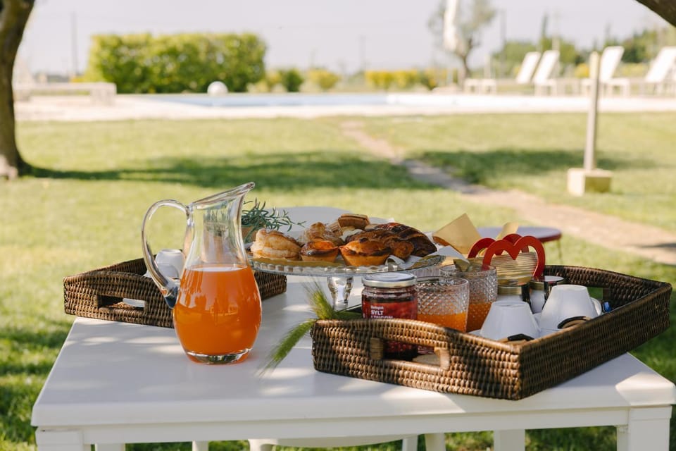 Swimming pool, Breakfast
