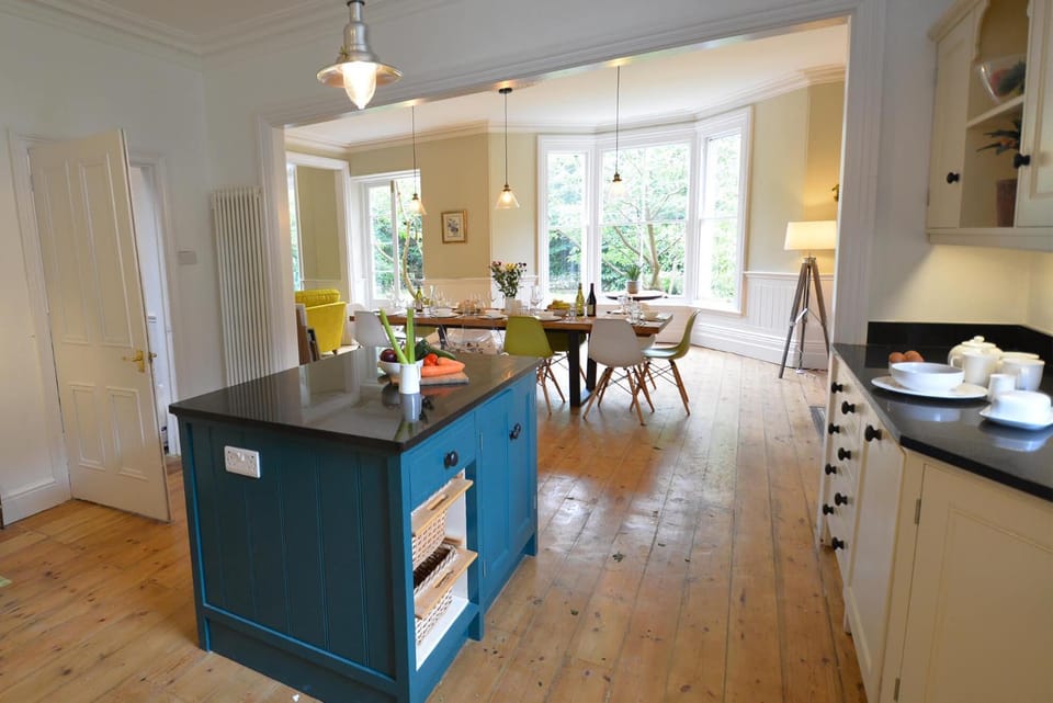 Kitchen or kitchenette, Living room, Seating area, Dining area, On site