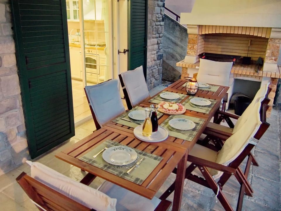 Balcony/Terrace, Food and drinks, Dining area, Food