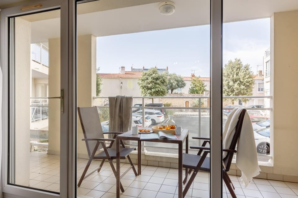Patio, Day, View (from property/room), Balcony/Terrace, Living room, Seating area, Dining area