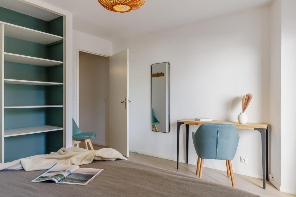 Bed, Photo of the whole room, Bedroom, towels, wardrobe