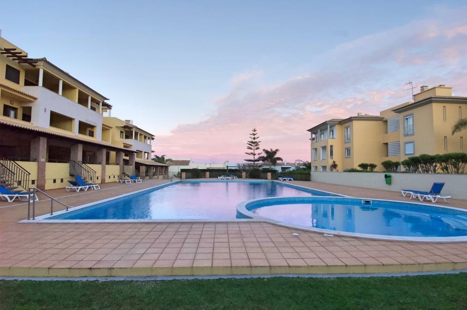 Pool view, Swimming pool, sunbed