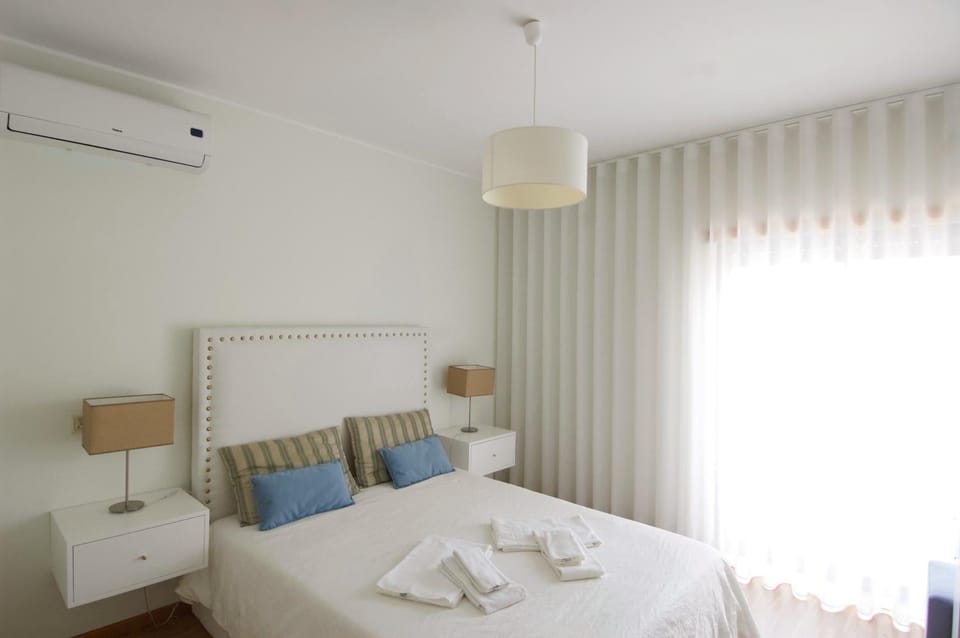 Bed, Photo of the whole room, Bedroom, air conditioner
