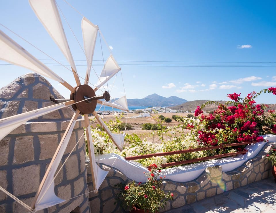 Christos rooms milos Bed and Breakfast in Milos