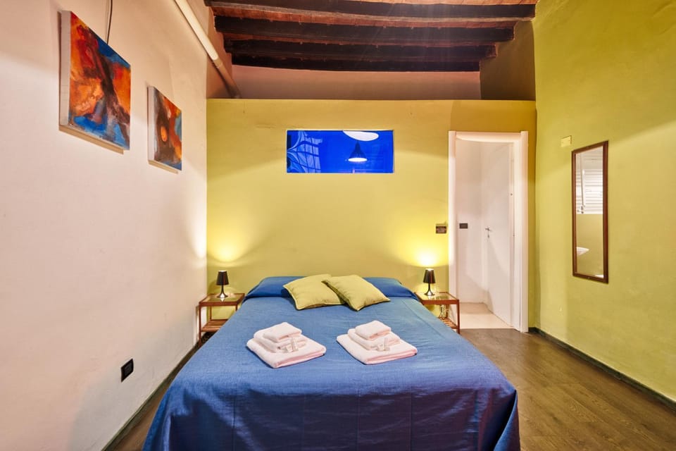 Bed, Photo of the whole room