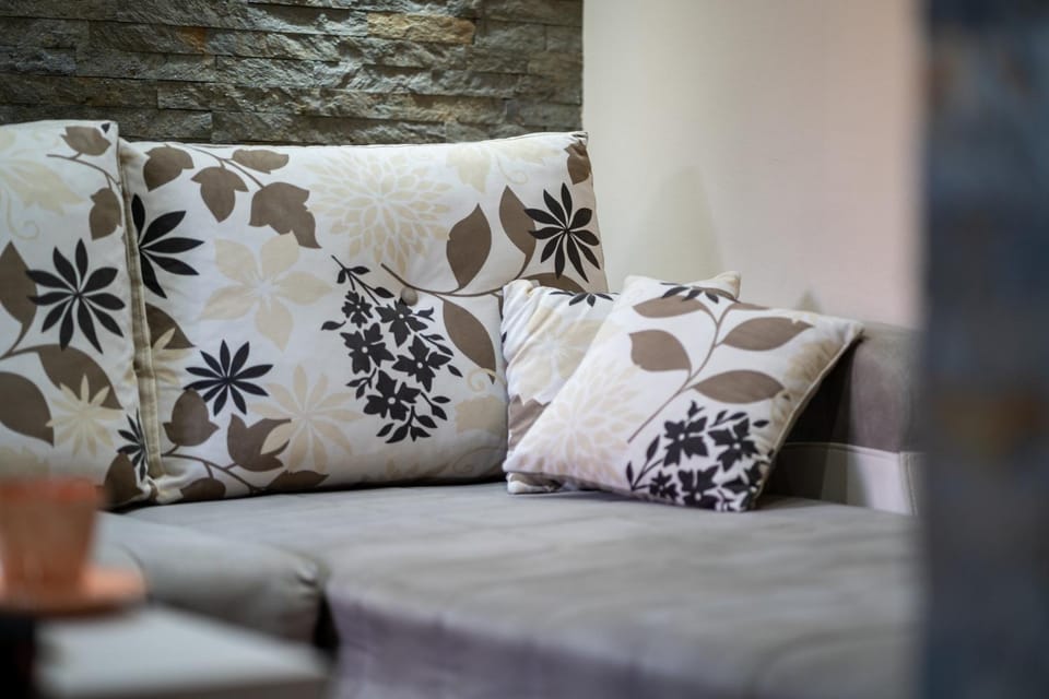 Bed, Living room
