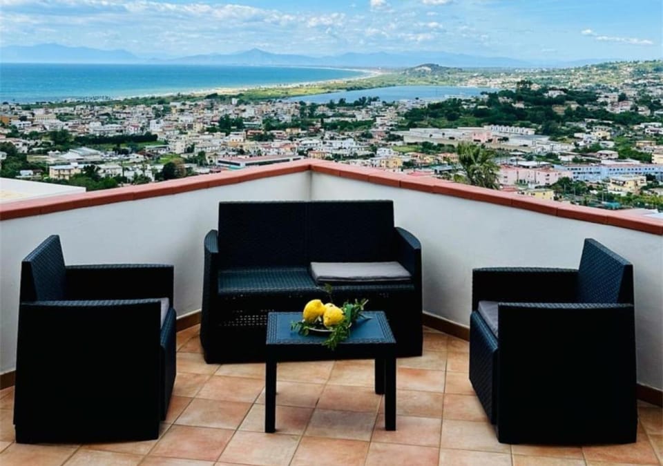 Day, Natural landscape, View (from property/room), Balcony/Terrace, Living room, Seating area, City view, Sea view