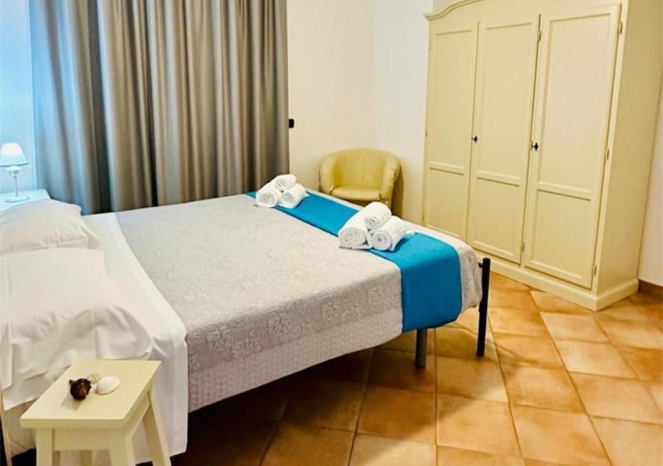 Bed, Photo of the whole room, Bedroom, towels, wardrobe