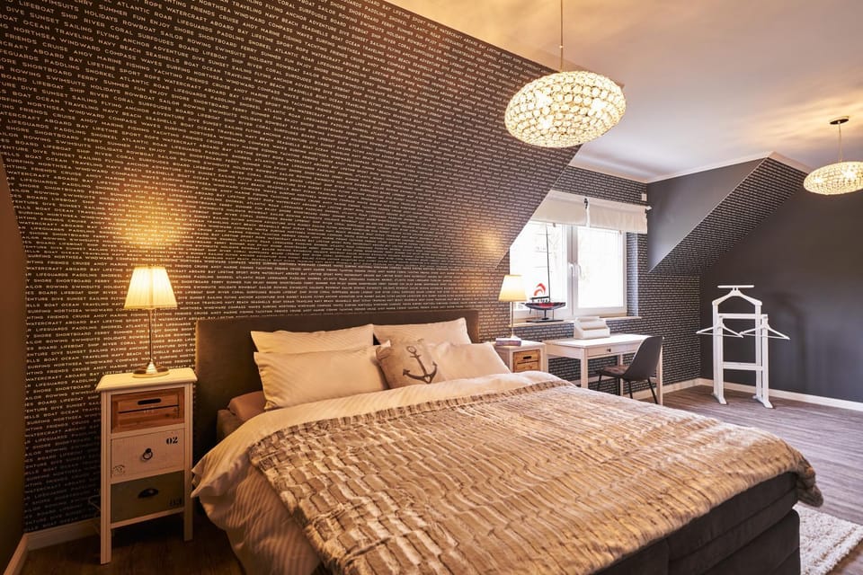 Bed, Photo of the whole room, Bedroom