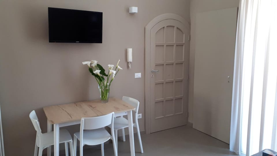 TV and multimedia, Living room, Dining area