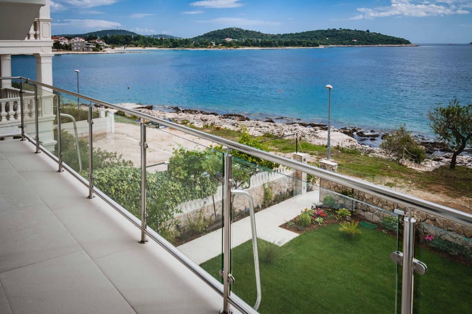 Property building, Balcony/Terrace, Sea view