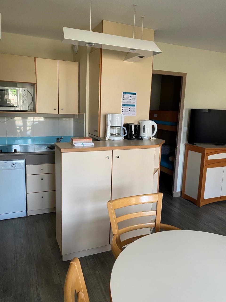 TV and multimedia, Coffee/tea facilities, Kitchen or kitchenette, Dining area, dishwasher, oven, stove, toaster
