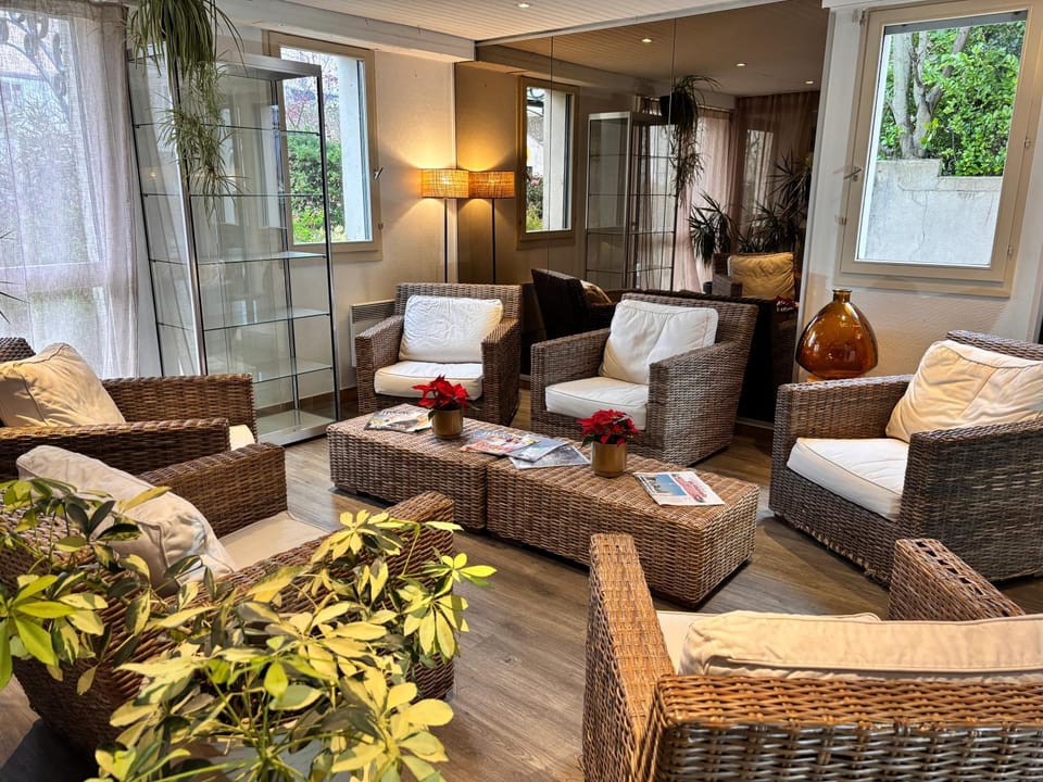 Property building, Lobby or reception, Seating area
