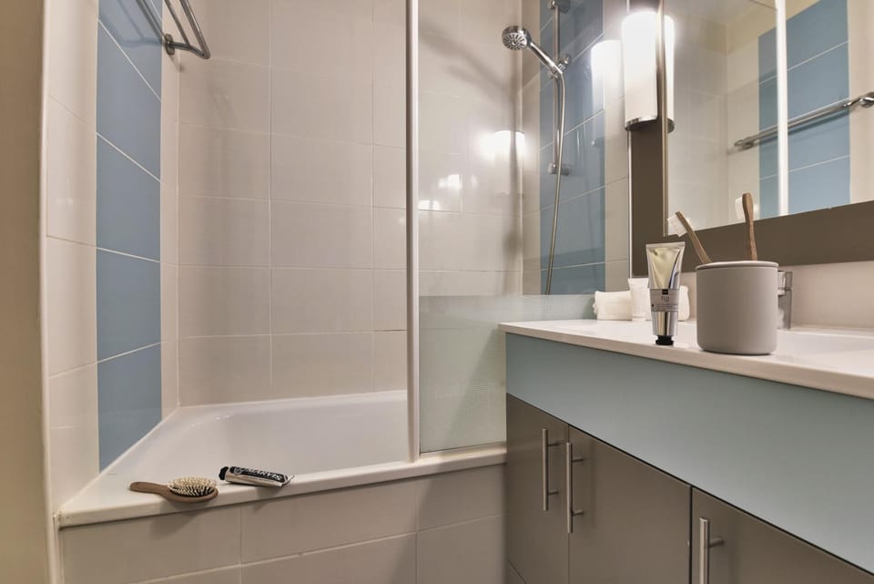 Shower, Bathroom, Bath, towels